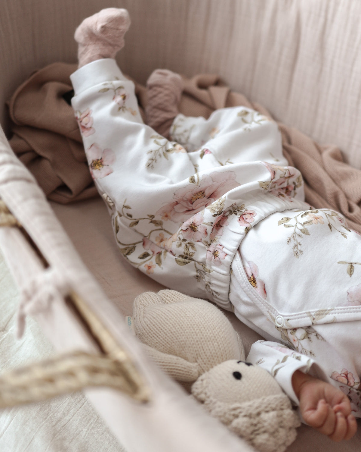 Neonato con pantalone Wild Rose in 100% cotone organico
