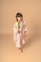 Poncho in mussola con cappuccio - fragole