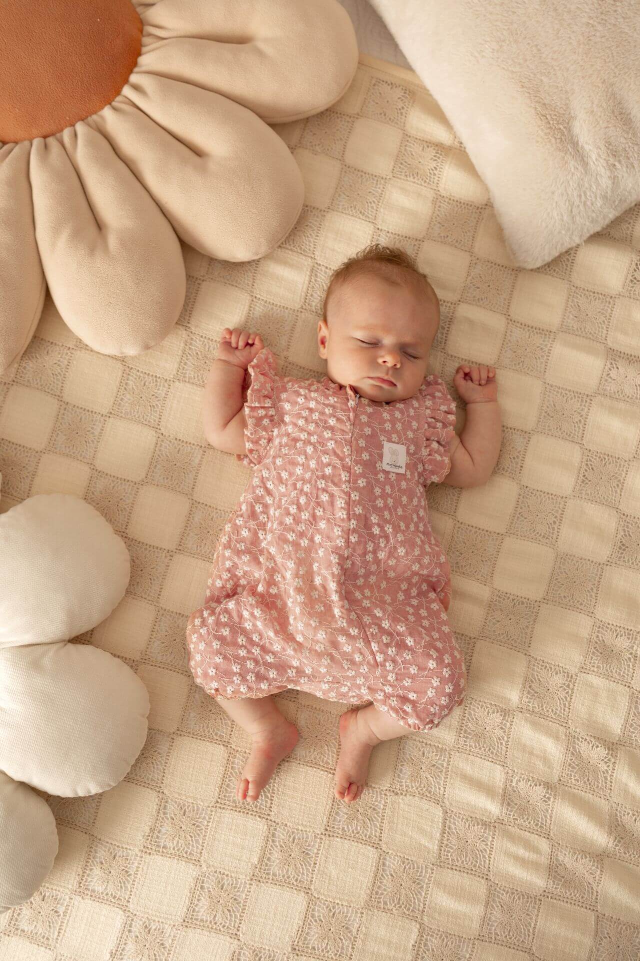 Tutina estiva ricamata con i fiori e volant 56 cm