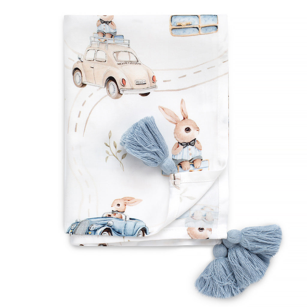 Swaddle Cars 120 × 120 cm in viscosa di bambù con nappine azzurre
