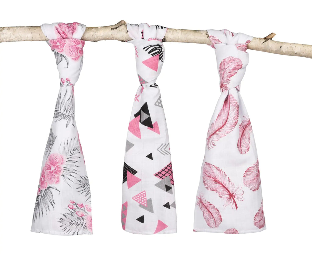 Dettaglio set panni neonato in mussola di cotone Bianco Rosa